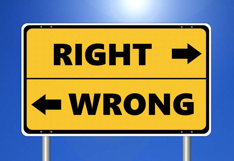 Sign saying right and wrong Sign saying right and wrong
